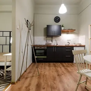 https://cosy-one-bedroom-apartment-in-party-district-k30.inbudapesthotels.com